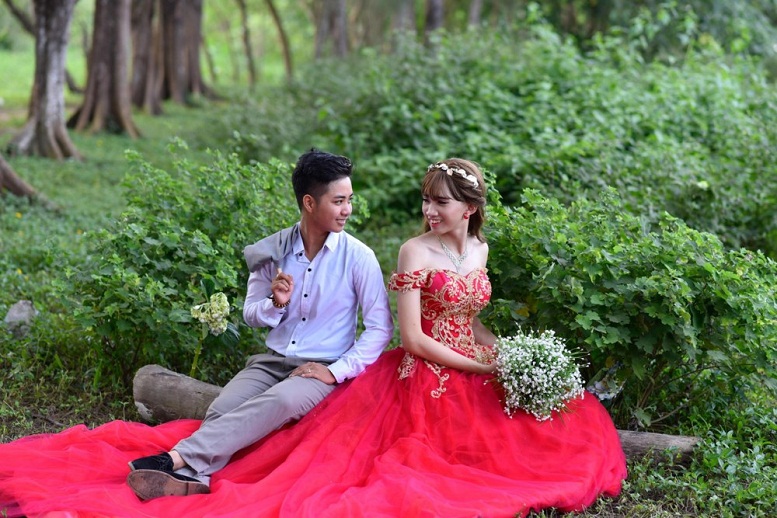 Chuyện đám cưới kì lạ: chú rể là nữ, cô dâu là nam và trái ngọt sau những năm tháng buồn tủi