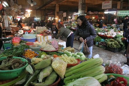 Sau Tết giá rau xanh, hoa tươi