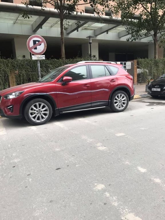 Hà Nội: Người dân bức xúc vì hàng chục ô tô bị xịt sơn lên thân xe