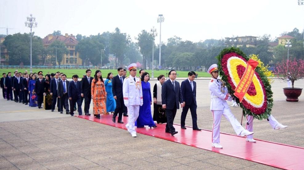 Lãnh đạo TP Hà Nội viếng Chủ tịch Hồ Chí Minh, thắp hương tưởng nhớ các Anh hùng liệt sĩ