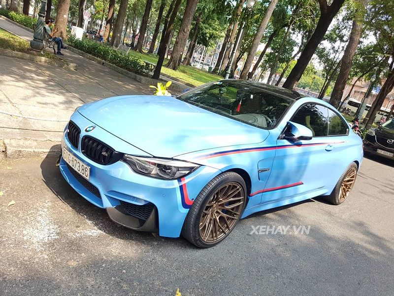 Sài Gòn: Chạm mặt BMW M4 độ ống xả Capristo