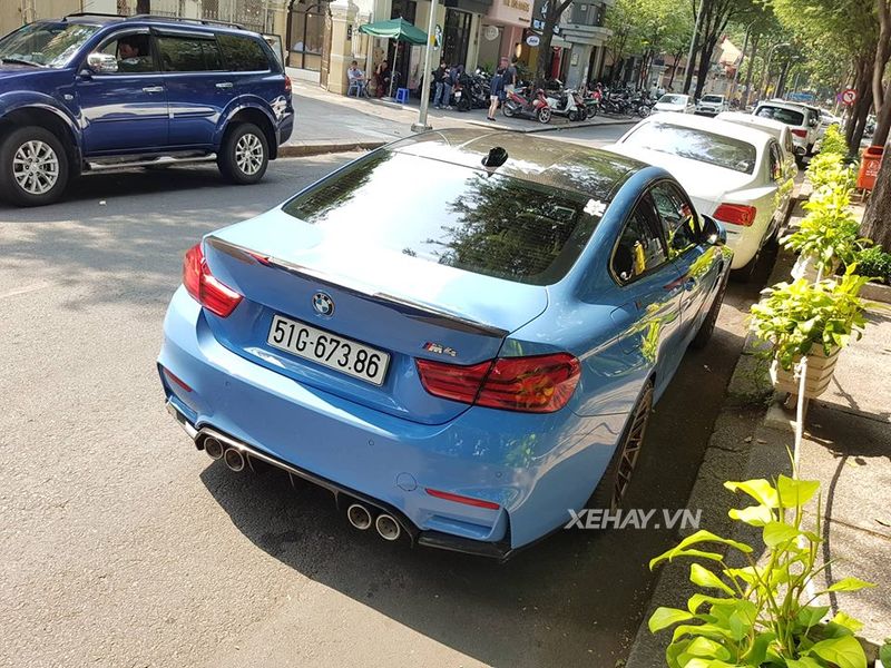 Sài Gòn: Chạm mặt BMW M4 độ ống xả Capristo 