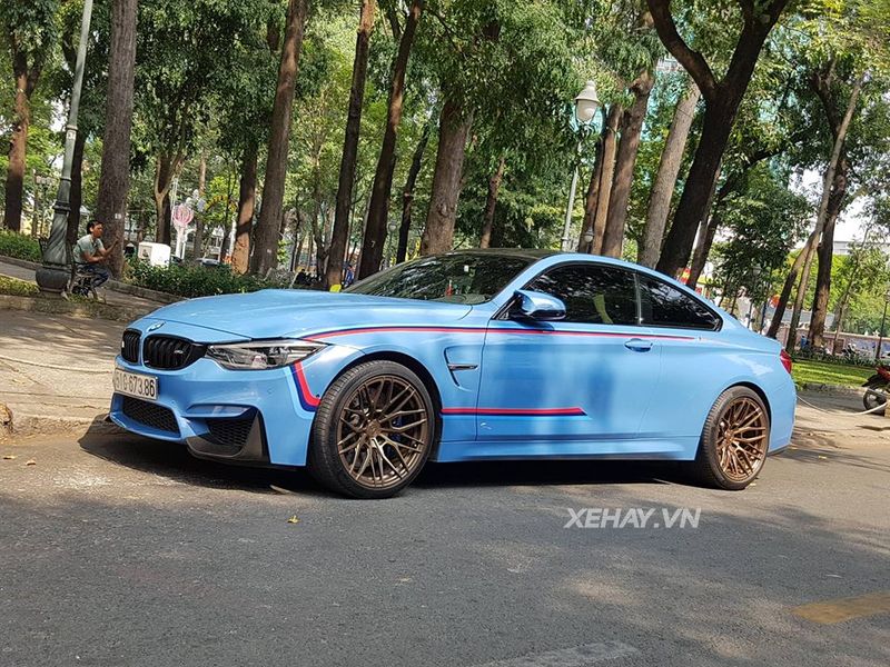 Sài Gòn: Chạm mặt BMW M4 độ ống xả Capristo 