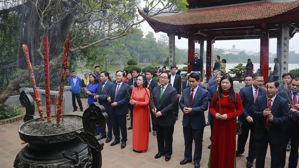 Lãnh đạo thành phố Hà Nội dâng hương tưởng niệm các vị liệt tổ, liệt tông và Chủ tịch Hồ Chí Minh