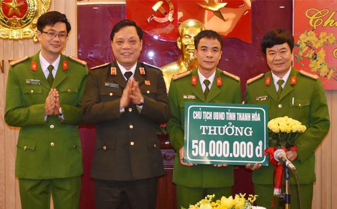 Thanh Hóa: Thưởng nóng Ban chuyên án triệt phá vụ siết cổ hàng xóm ở Hậu Lộc