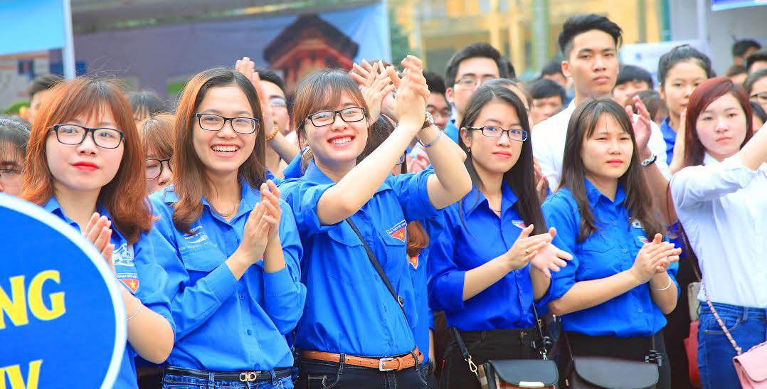 Đoàn viên, thanh niên, sinh viên hào hứng tham gia Ngày hội Thanh niên Thủ đô khởi nghiệp.