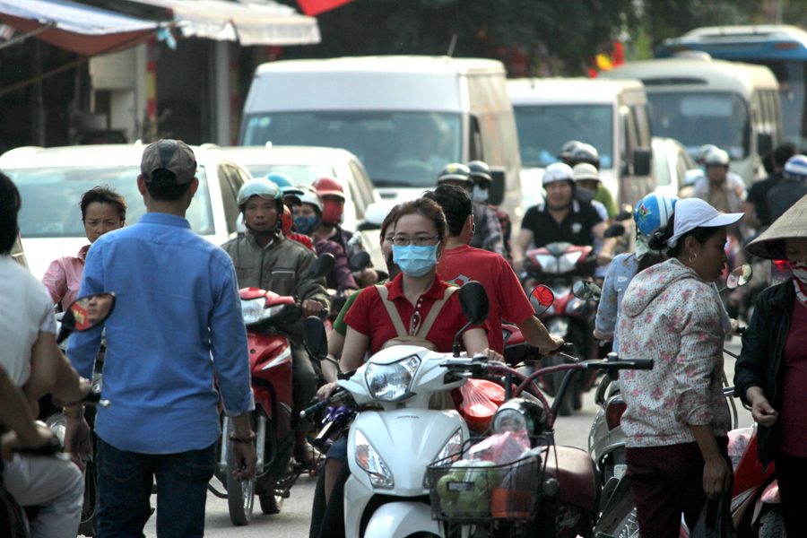 Hàng vạn du khách nô nức chảy hội Chùa Hương trước ngày khai hội