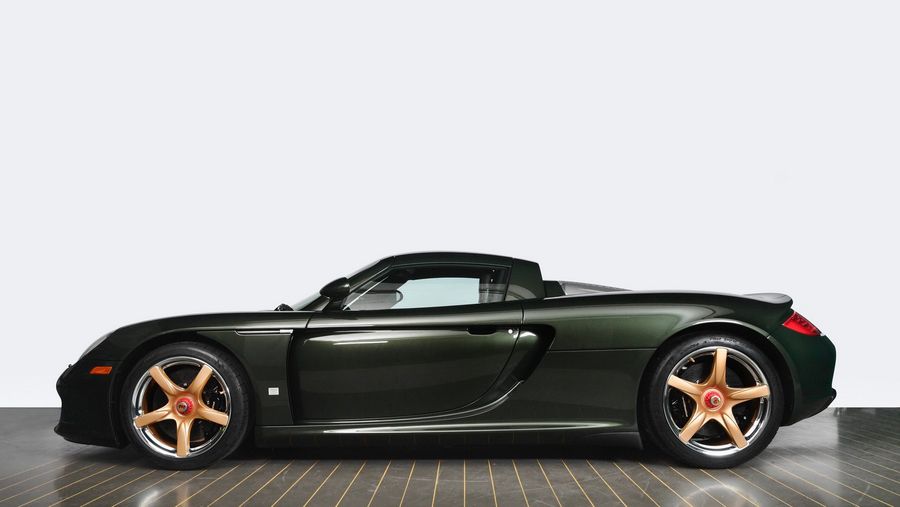 Porsche Carrera GT được khôi phục với bộ cánh Oak Green độc quyền