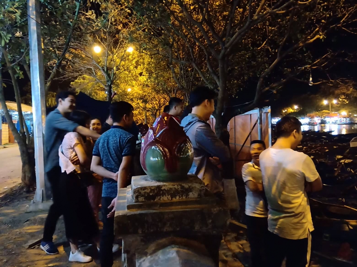 (Chùm ảnh) Du khách “xuyên đêm” trẩy hội chùa Hương Xuân Kỷ Hợi