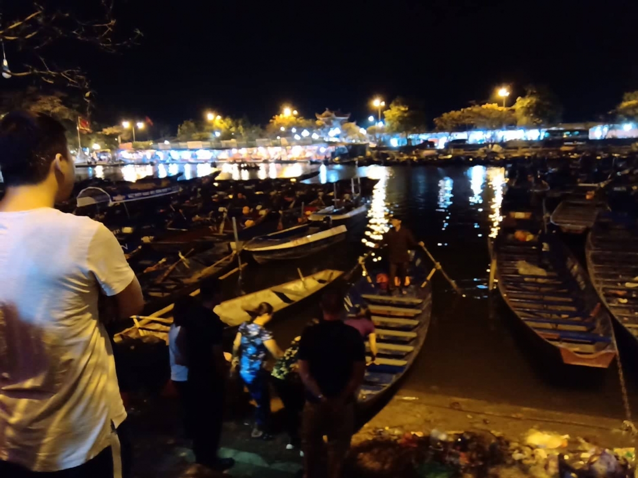 (Chùm ảnh) Du khách “xuyên đêm” trẩy hội chùa Hương Xuân Kỷ Hợi