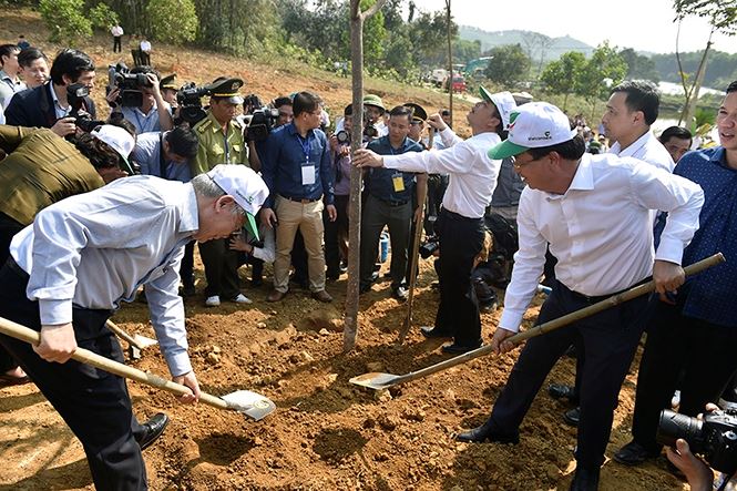 Tổng Bí thư, Chủ tịch nước Nguyễn Phú Trọng tham gia Tết trồng cây (ảnh N.B)