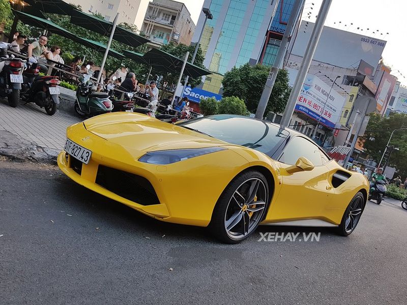 Sài Gòn: Hàng Hiếm Ferrari 488 GTB màu vàng Giallo Modena tái xuất đầu năm