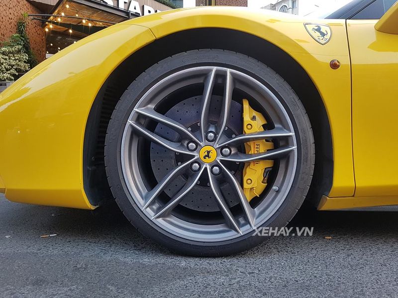 Sài Gòn: Hàng Hiếm Ferrari 488 GTB màu vàng Giallo Modena tái xuất đầu năm