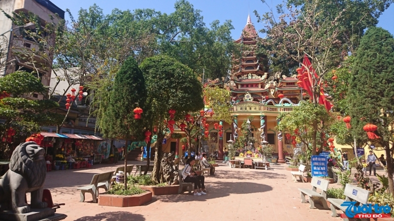 Đền nằm ngay trung tâm thị trấn Đồng Đăng (huyện Cao Lộc, tỉnh Lạng Sơn), cách cửa khẩu Hữu Nghị 4km, cách TP Lạng Sơn 15km.