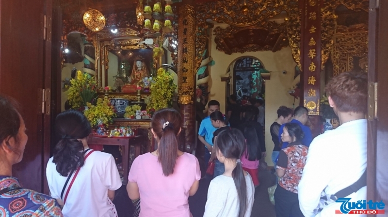 Người dân xứ Lạng tổ chức lễ hội đền Mẫu Đồng Đăng vào ngày mùng 10 tháng Giêng hàng năm. Trước kia, lễ hội được lấy tên là hội Lồng Tồng tức là xuống đồng.