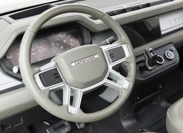 Land Rover Defender 2020 lần đầu để lộ nội thất