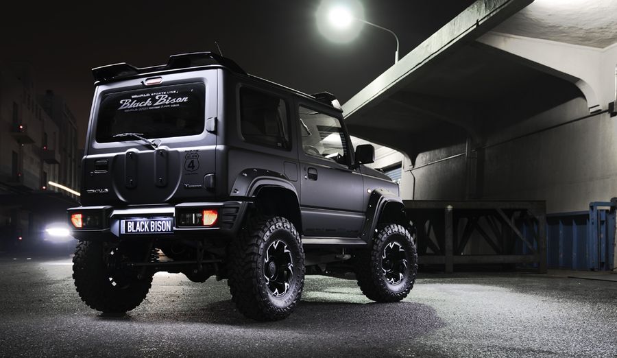 Với bản Black Bison, Suzuki Jimny không khác gì một chiếc G-Class thu nhỏ
