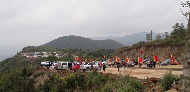 Bãi trông giữ xe được mở rộng đến đón du khách nên không bị ùn tắc như mọi năm.