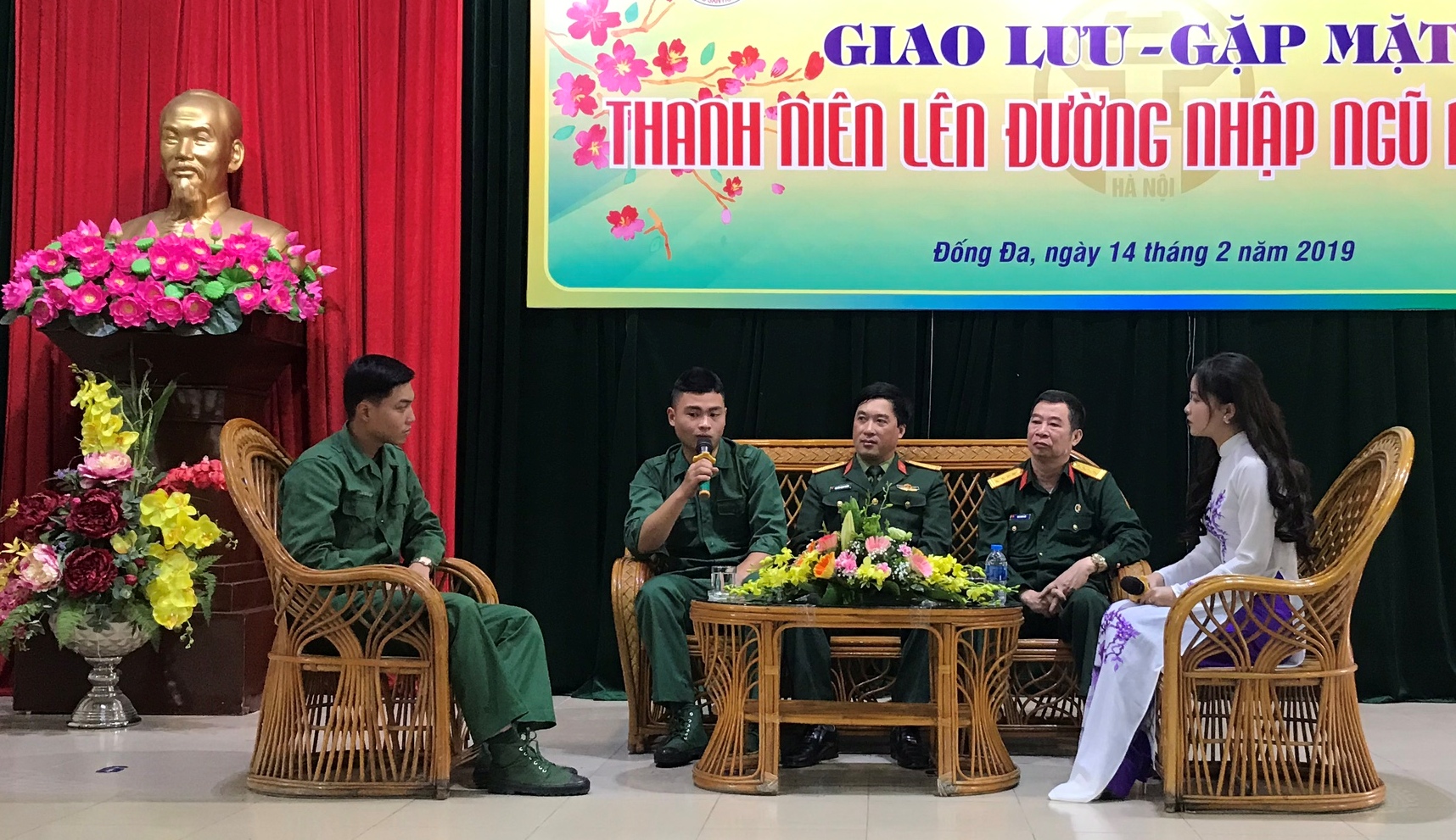Thanh niên quận Đống Đa nô nức lên đường nhập ngũ