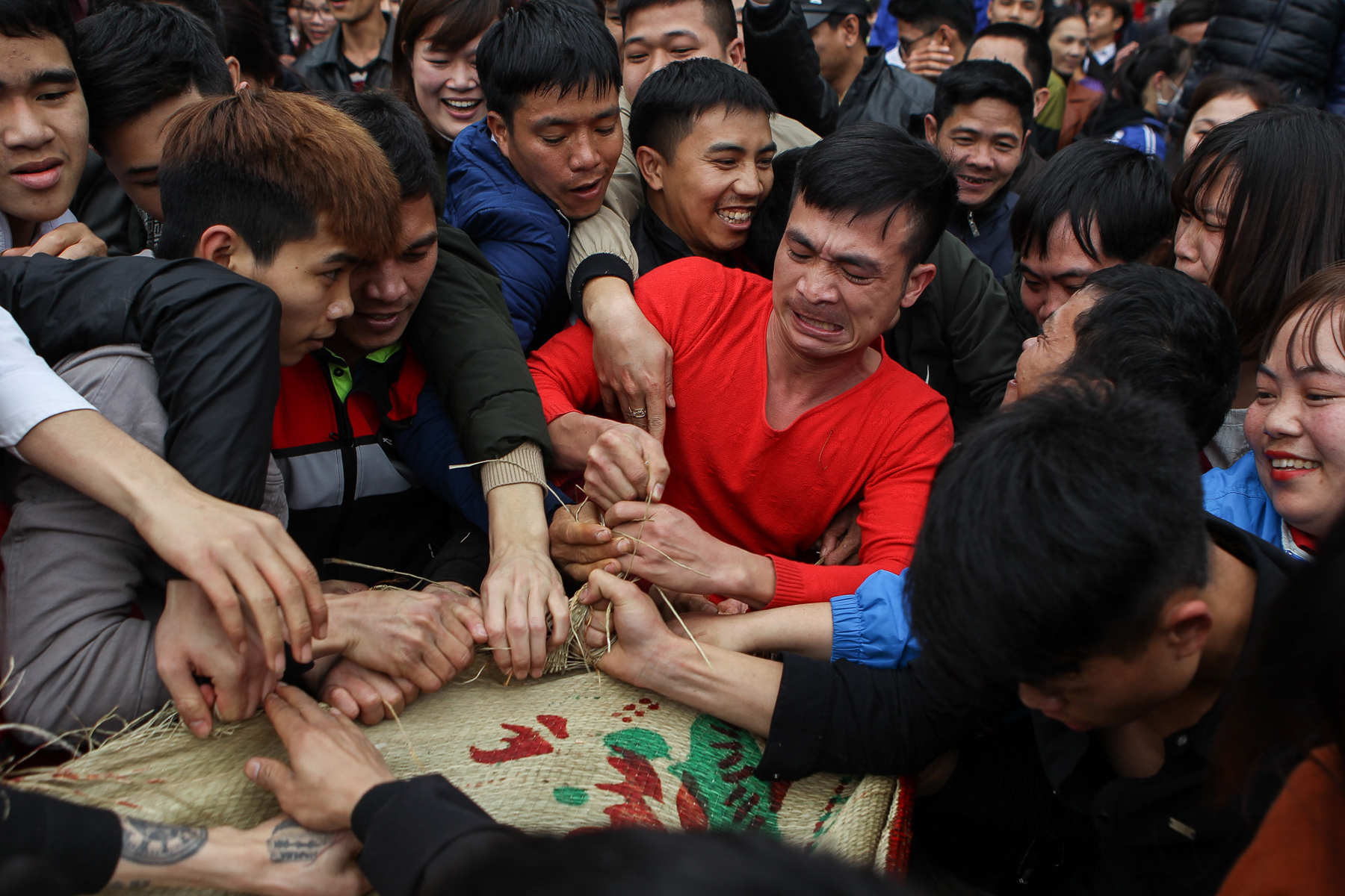 Lễ hội cầu may, lễ hội cầu lợi, hay lễ hội mê tín?