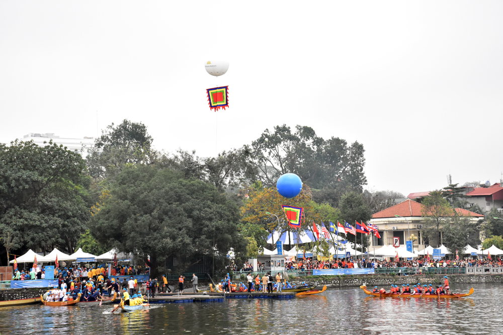 Khai mạc Lễ hội Bơi chải thuyền rồng Hà Nội mở rộng năm 2019 