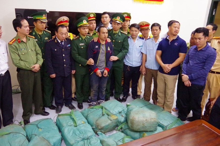 Hà Tĩnh: Bắt đối tượng 9x vận chuyển 294 kg ma túy đá
