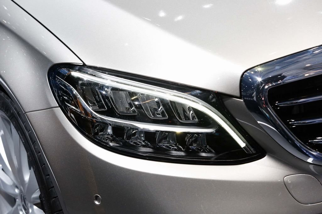 Trên mẫu C200 2019 chỉ được trang bị công nghệ LED toàn phần