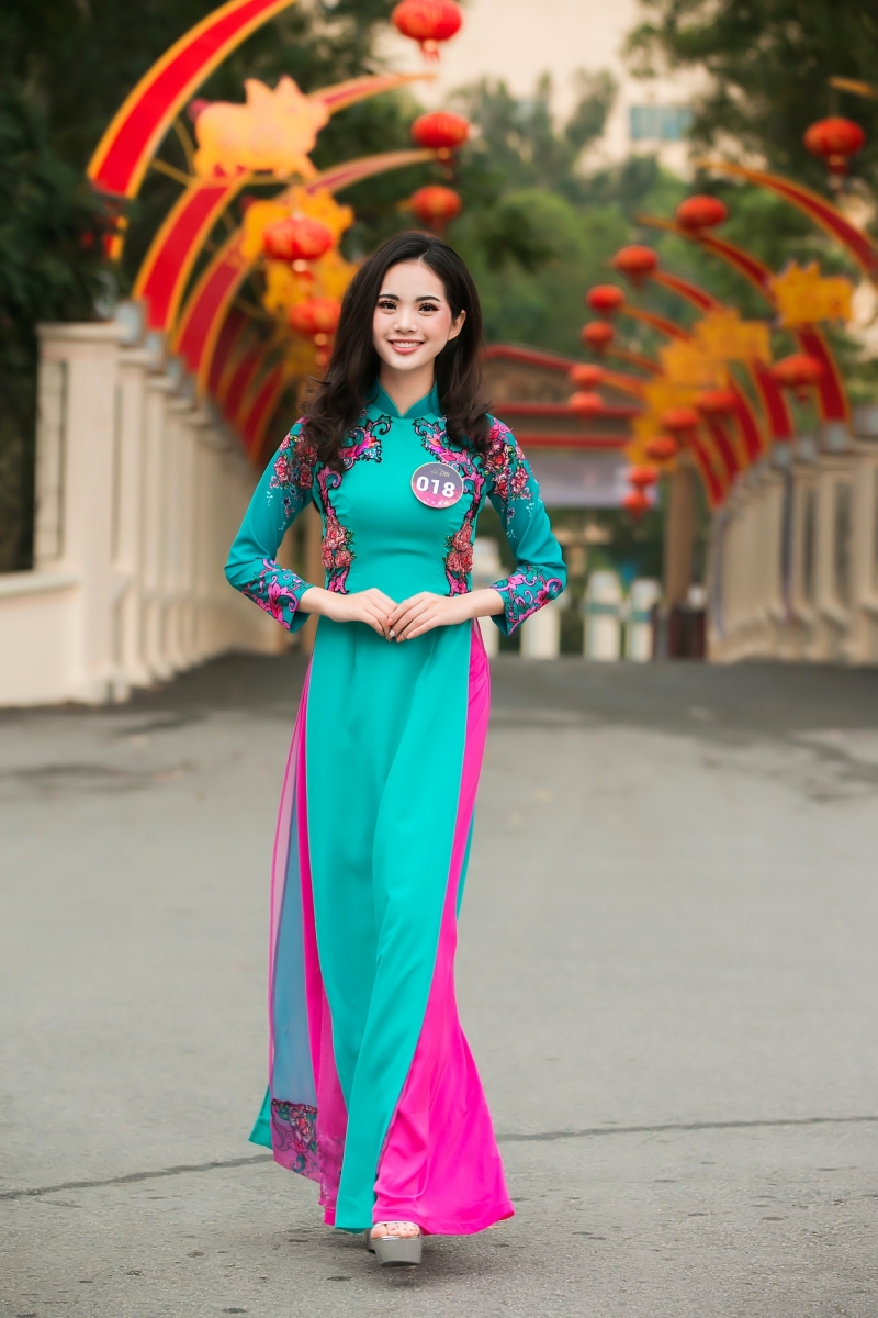Người đẹp Kinh Bắc biến hóa qua từng trang phục