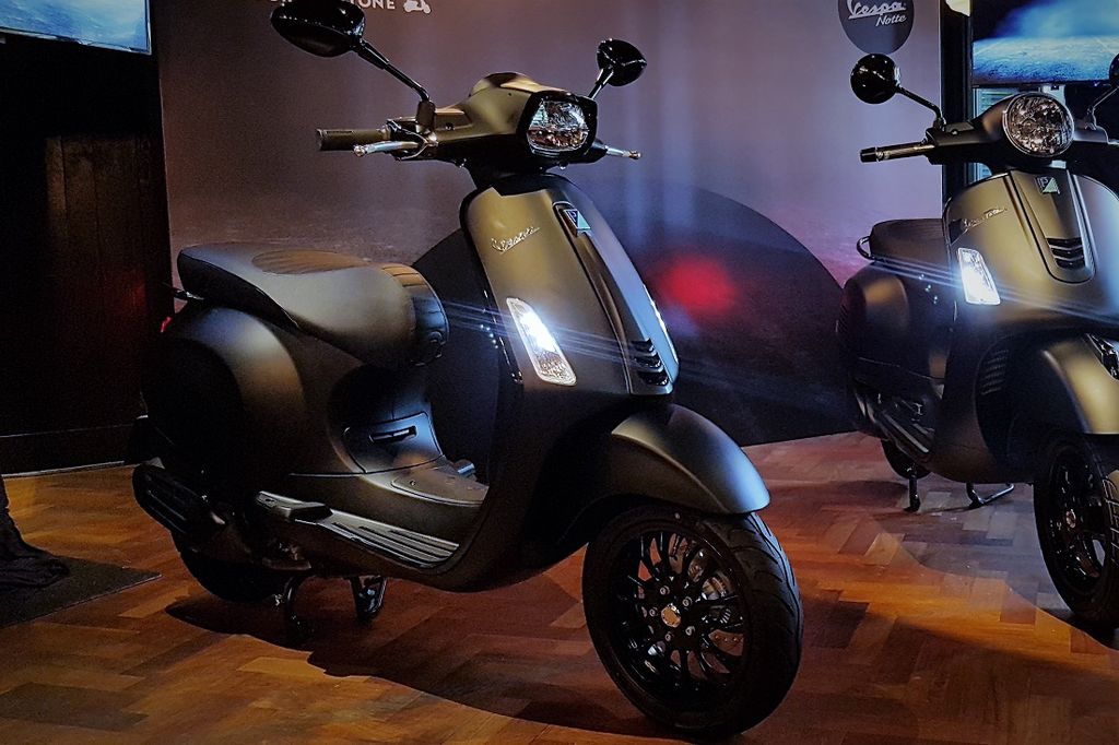 Vespa Sprint 150 Notte