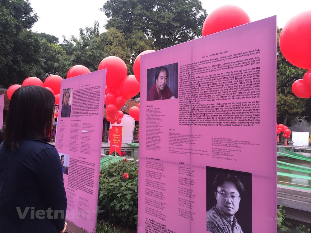 Cuộc đời, sự nghiệp của những nhà văn, nhà thơ tiêu biểu được giới thiệu tại Ngày thơ Việt Nam 2019. (Ảnh: PV/Vietnam+)