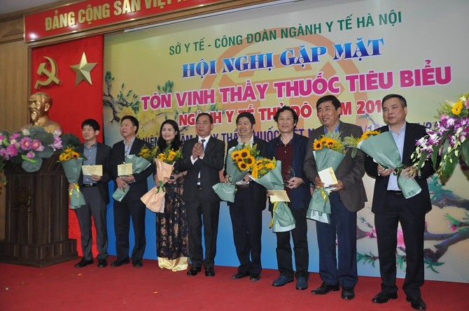 Tôn vinh thầy thuốc tiêu biểu ngành y tế Thủ đô