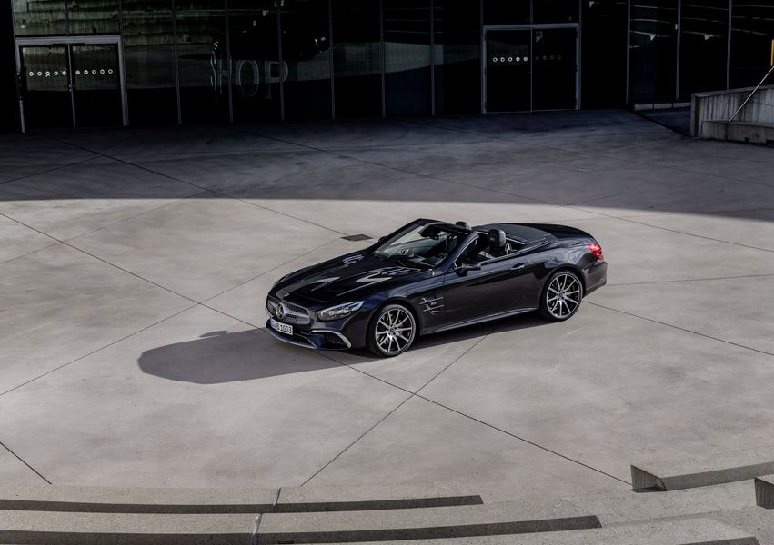 Mercedes-Benz SL Grand Edition mới ra mắt, giá từ 3 tỷ VNĐ