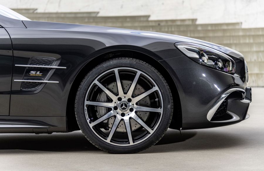 Mercedes-Benz SL Grand Edition mới ra mắt, giá từ 3 tỷ VNĐ