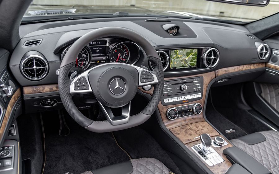 Mercedes-Benz SL Grand Edition mới ra mắt, giá từ 3 tỷ VNĐ