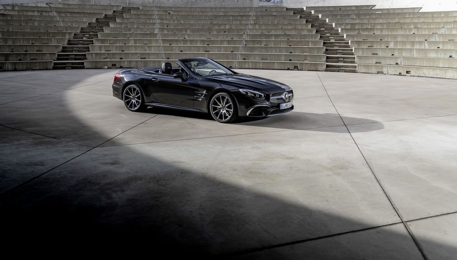 Mercedes-Benz SL Grand Edition mới ra mắt, giá từ 3 tỷ VNĐ