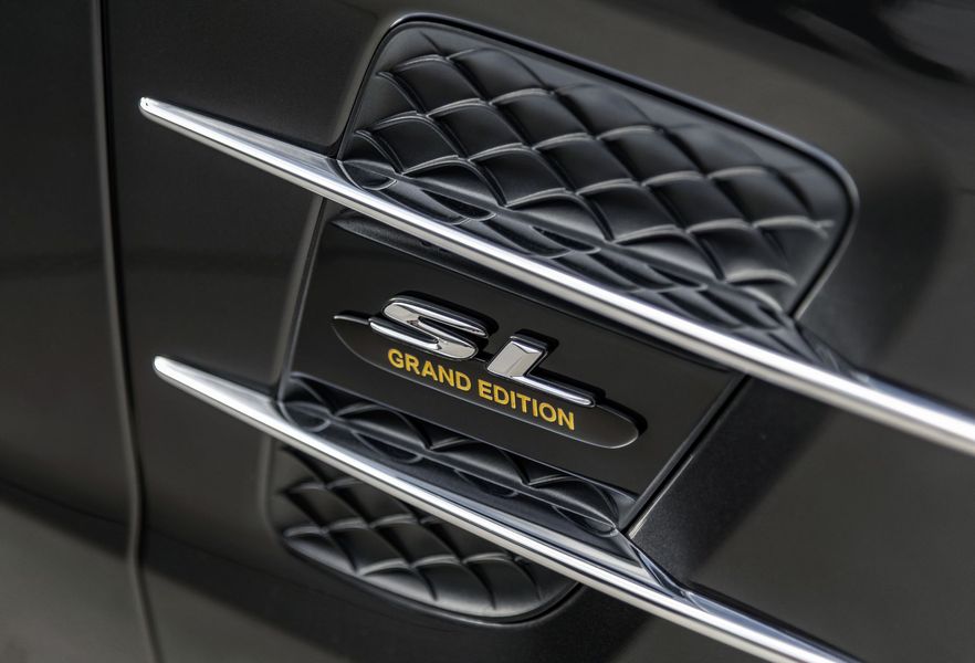 Mercedes-Benz SL Grand Edition mới ra mắt, giá từ 3 tỷ VNĐ