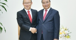 Thủ tướng Nguyễn Xuân Phúc tiếp Huấn luyện viên Park Hang-seo