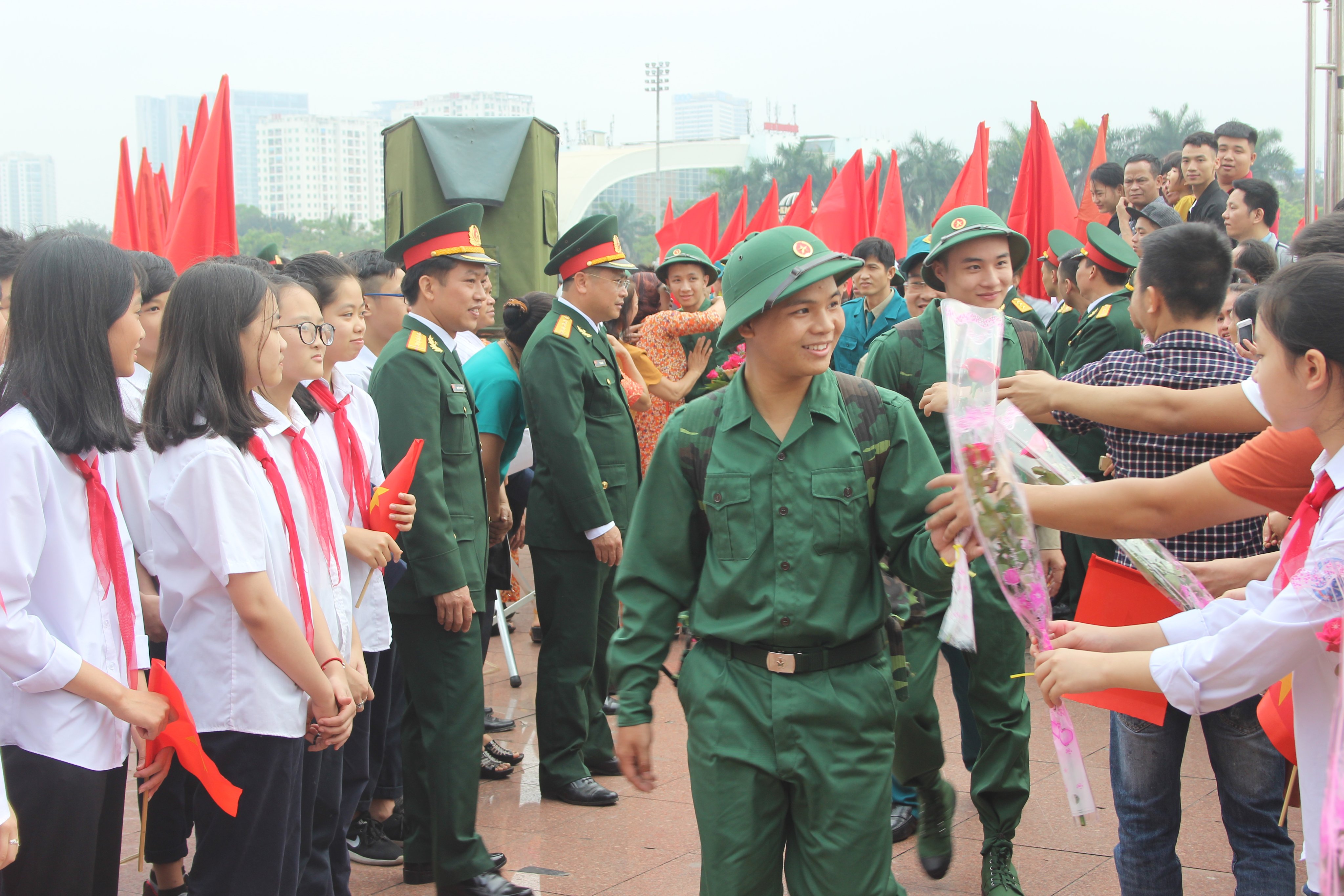    Tân binh quận Nam Từ Liêm nô nức tòng quân