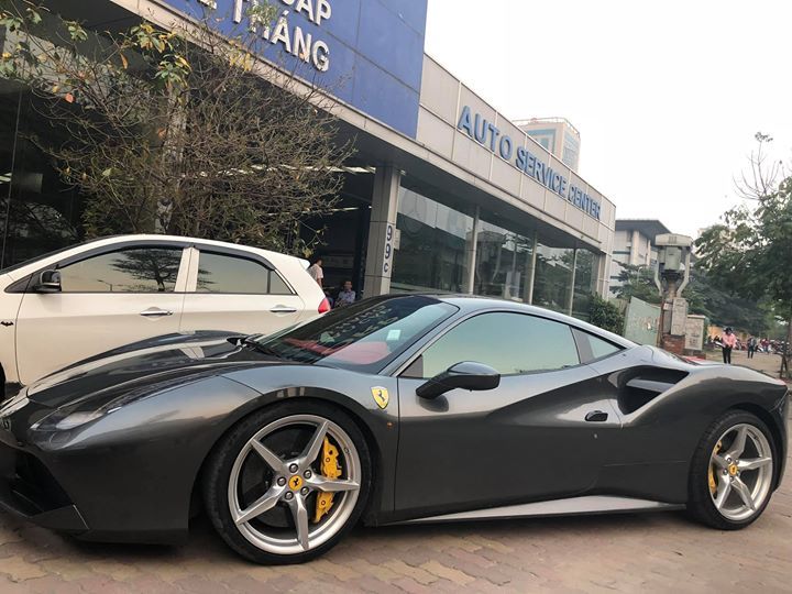 Ferrari 488 GTB xám xuống giá chỉ có 7,3 tỷ đồng sau khi rời xa Cường Đô-la