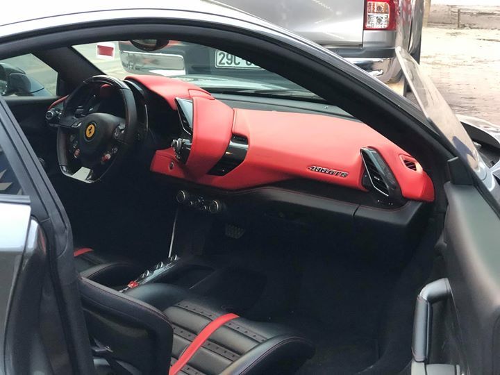 Ferrari 488 GTB xám xuống giá chỉ có 7,3 tỷ đồng sau khi rời xa Cường Đô-la