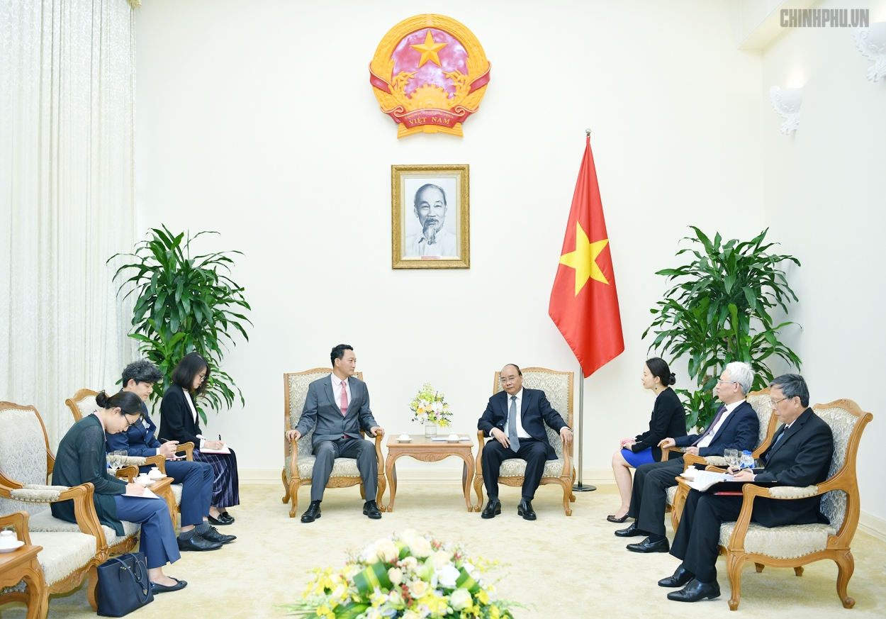 Nguyễn Xuân Phúc mong muốn Đại sứ tiếp tục phát huy vai trò cầu nối, đẩy mạnh hợp tác đầu tư giữa các doanh nghiệp, tập đoàn của Hàn Quốc với Việt Nam.