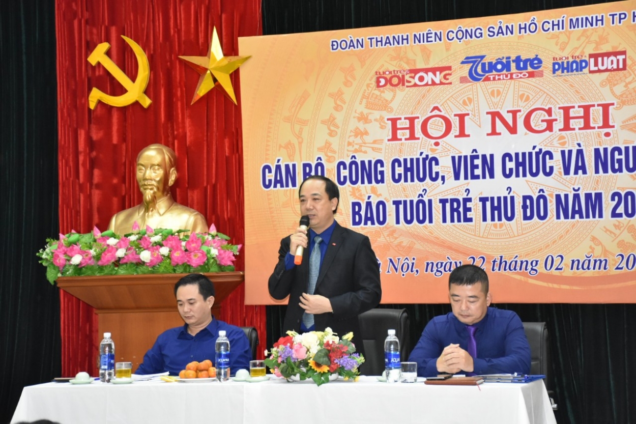 Đồng chí Nguyễn Mạnh Hưng - Bí thư chi bộ, Tổng biên tập Báo Tuổi trẻ Thủ đô phát biểu tại hội nghị