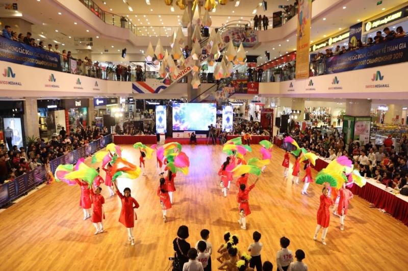 Các em thiếu nhi hào hứng với giải Linh Anh dance sport