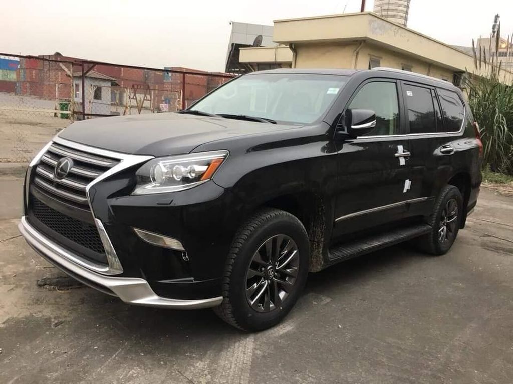 Lexus GX460 2019 đầu tiên cập bến Việt Nam, giá từ 6,2 tỷ đồng