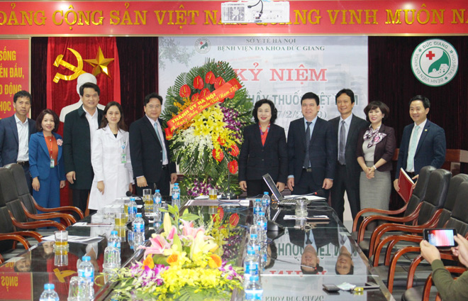 Phó Bí thư Thường trực Thành ủy Hà Nội Ngô Thị Thanh Hằng đã tới thăm, chúc mừng tập thể cán bộ, công nhân viên Bệnh viện Đa khoa Đức Giang