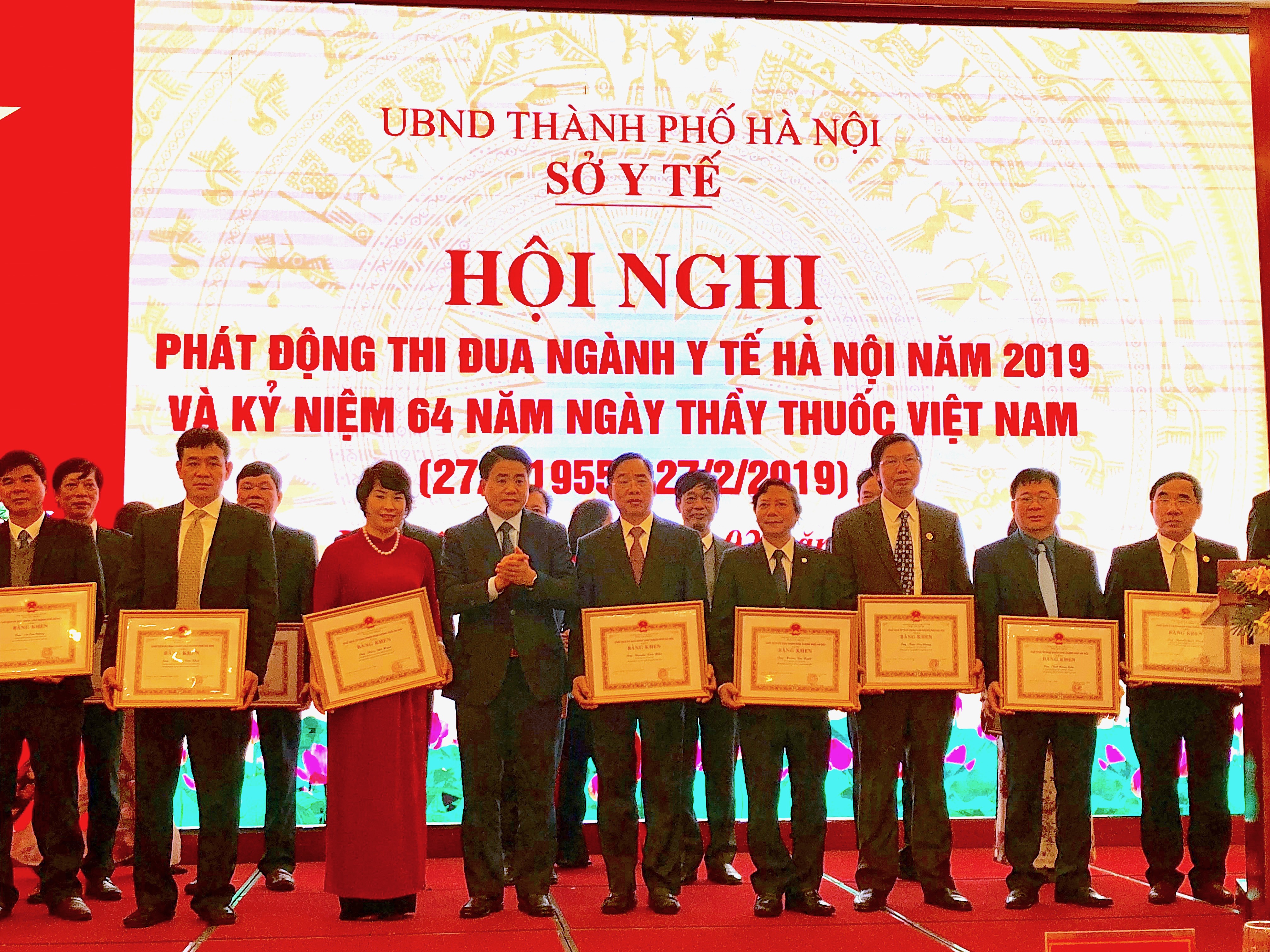 Chủ tịch UBND TP Hà Nội Nguyễn Đức Chung chúc mừng các đội ngũ cán bộ y tế nhân Ngày Thầy thuốc Việt Nam