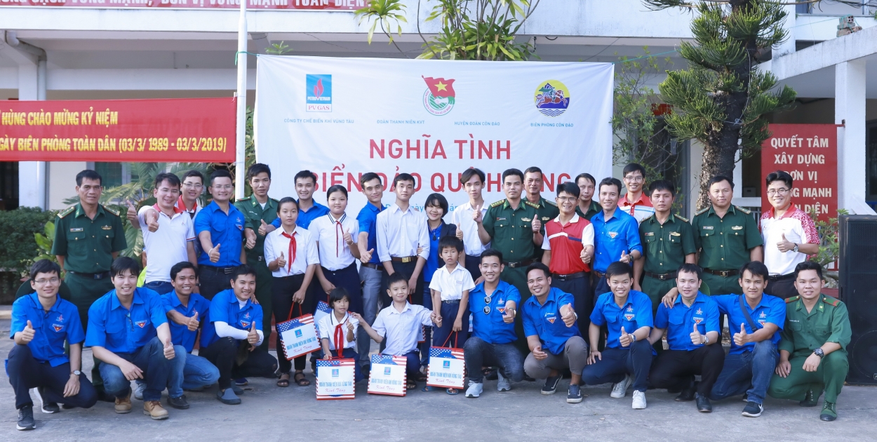 Thanh niên KVT giao lưu cùng nhân dân và các chiến sĩ nơi đảo xa.