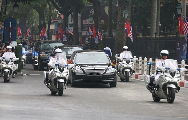 Đoàn môtô dẫn đường xe của Chủ tịch Triều Tiên Kim Jong-un vào Hà Nội sáng 26/2 (Ảnh: Minh Sơn/Vietnam+)