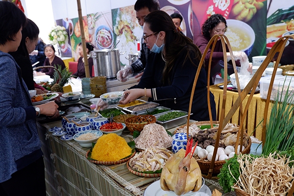 Món bún thang với đủ thành phần