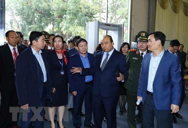 Thủ tướng Nguyễn Xuân Phúc kiểm tra Trung tâm Báo chí quốc tế Hội nghị Thượng đỉnh Hoa Kỳ-Triều Tiên lần thứ hai. (Ảnh: TTXVN)